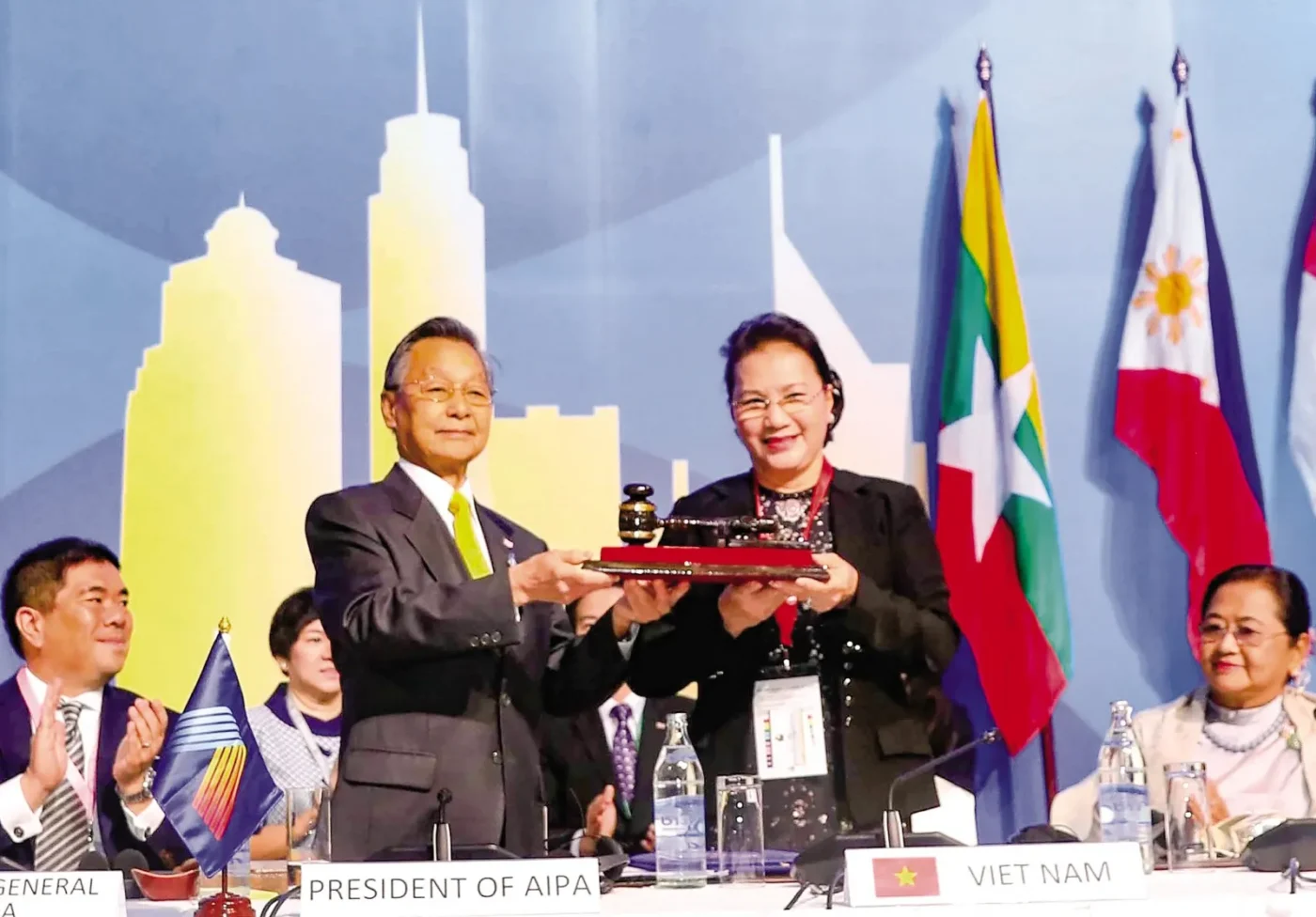 ASEAN cần làm gì để tận dụng tối đa cơ hội và vượt qua thách thức?